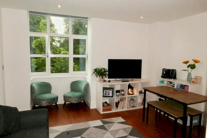 1 Bedroom Flat To Rent In London Road, Romford, London, RM7