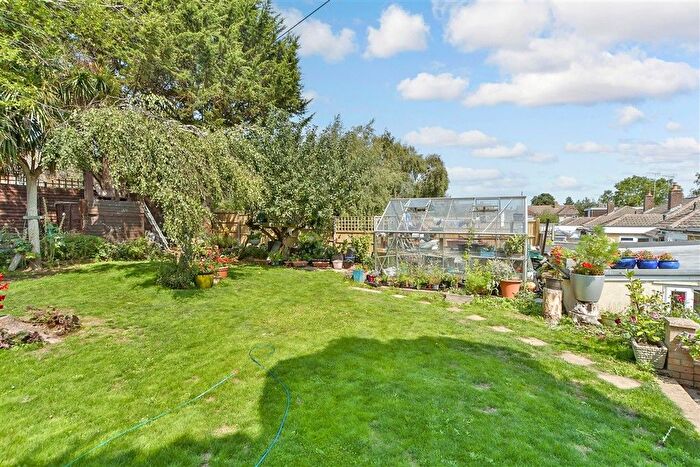 5 Bedroom Chalet For Sale In Windsor Drive, Sittingbourne, Kent, ME10