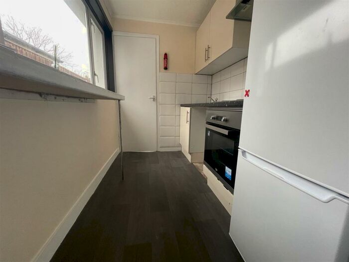 2 Bedroom House To Rent In Park Lane, Waltham Cross, EN8