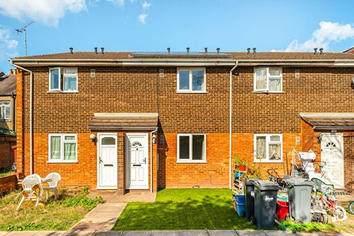 1 Bedroom Flat To Rent In Vine Place, Hounslow, TW3