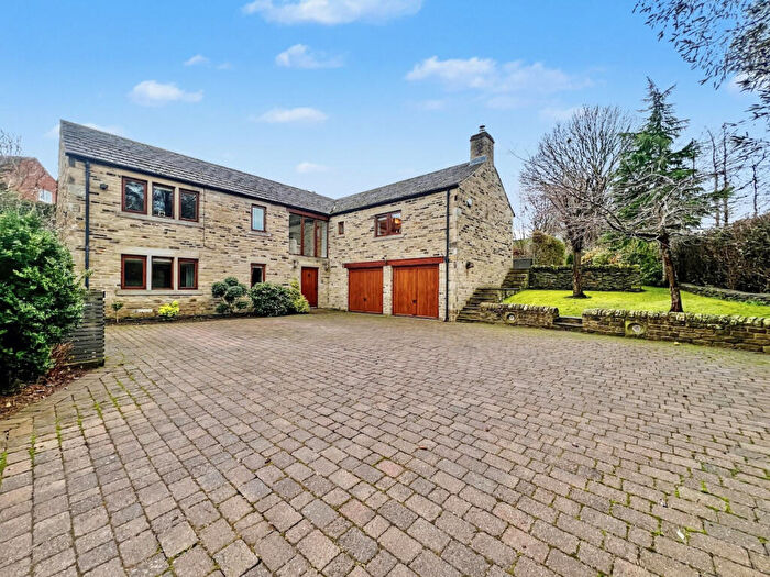4 Bedroom Detached House To Rent In Beckside, Cawthorne, S75