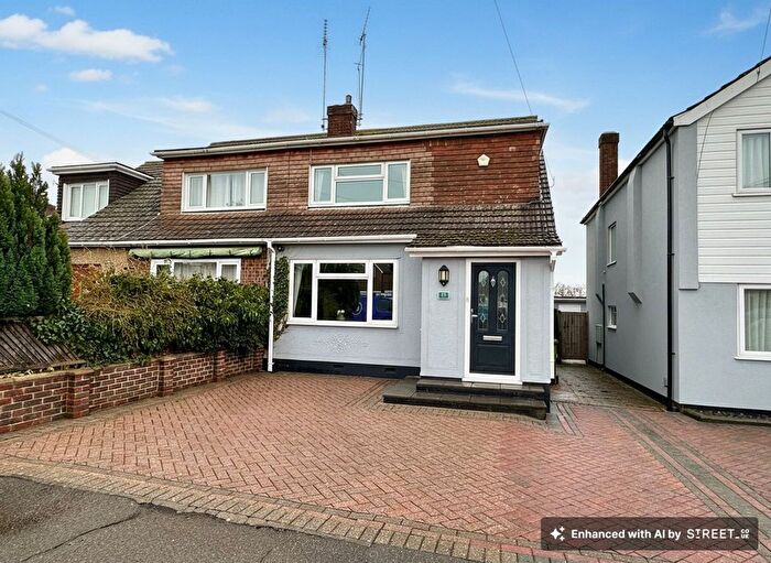 3 Bedroom Semi-Detached House For Sale In The Oaks, Billericay, CM11