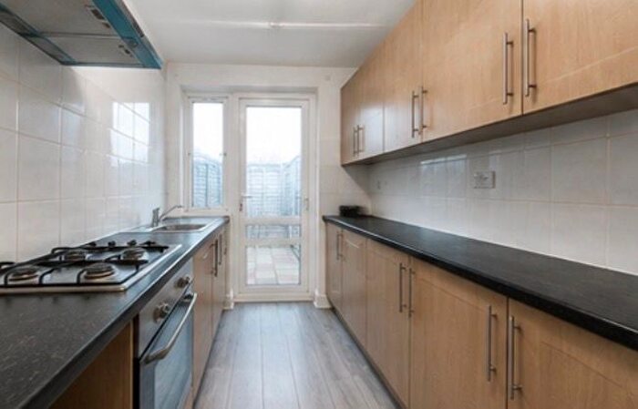 4 Bedroom Semi-Detached House To Rent In Gledwood Avenue, Hayes, UB4