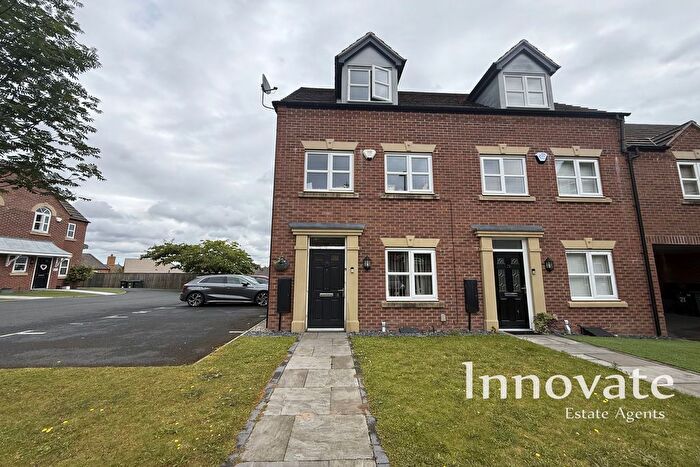3 Bedroom Semi-Detached House To Rent In Silverlight Grove, Oldbury, B69