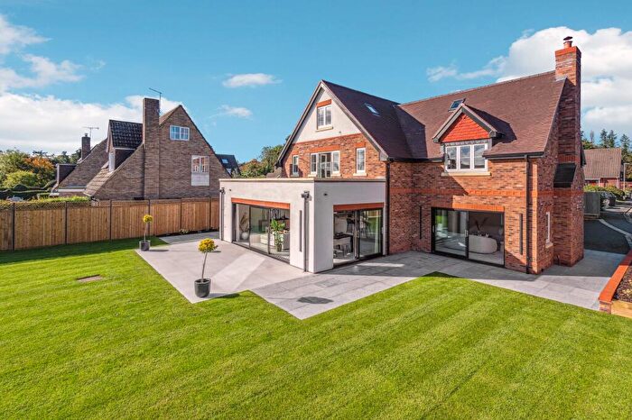5 Bedroom Detached House To Rent In Knottocks End., Beaconsfield, HP9