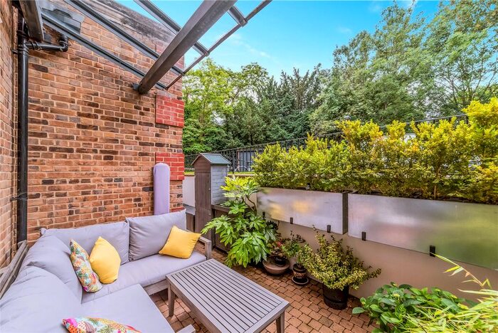 3 Bedroom Flat To Rent In Gardens House, Mycenae Road, London, SE3