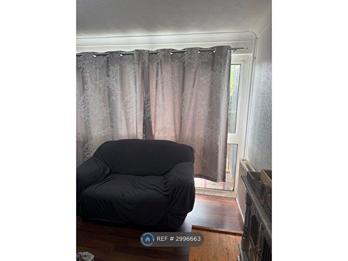3 Bedroom Semi-Detached House To Rent In Bishops Rise, Hatfield, AL10