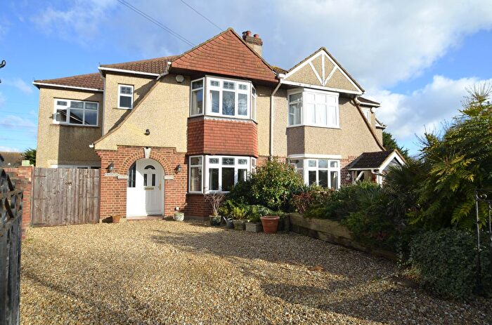 5 Bedroom Semi-Detached House To Rent In Petersfield Avenue, Staines, TW18
