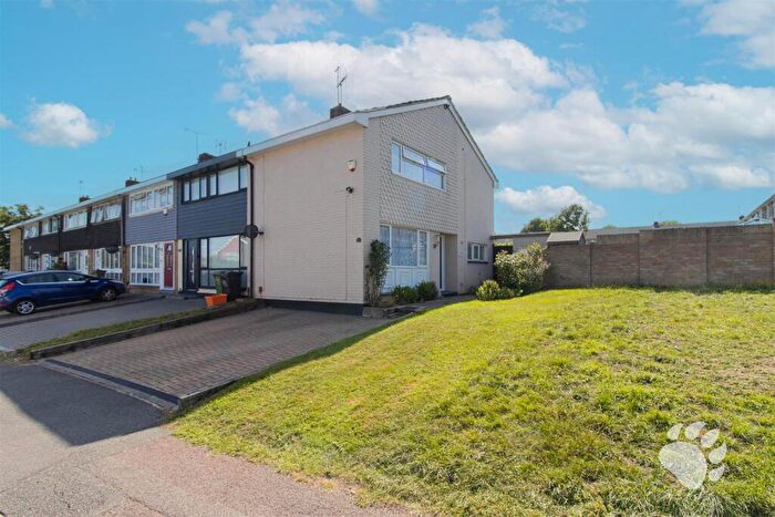 2 Bedroom End Of Terrace House For Sale In Paslowes, Basildon, SS16
