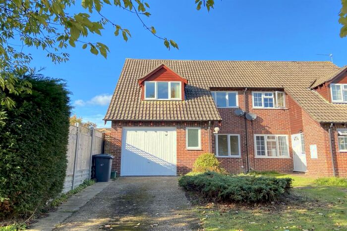 3 Bedroom Semi-Detached House To Rent In Tadley, RG26