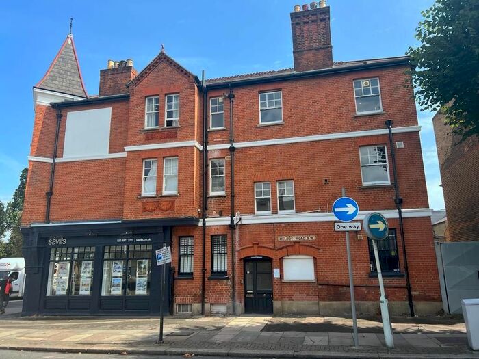 3 Bedroom Flat To Rent In Huguenot Place, London, SW18