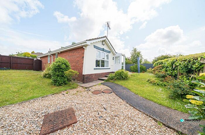 3 Bedroom Detached Bungalow For Sale In Maes-Y-Celyn, Three Crosses, Swansea, SA4