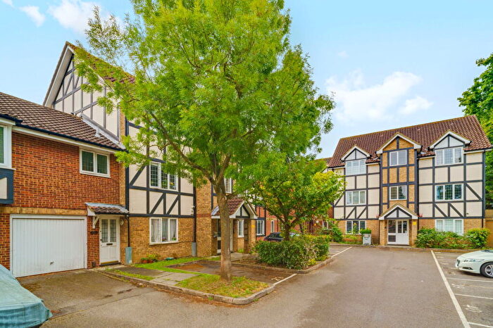 1 Bedroom Flat For Sale In Lulworth Crescent, Mitcham, CR4