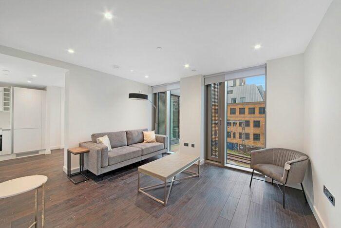1 Bedroom Flat To Rent In Lavender Place, Royal Mint Gardens, Royal Mint Street, Tower Hill, London, E1