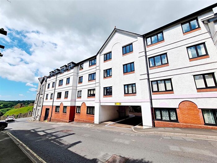 2 Bedroom Property For Sale In Westgate Mews, Launceston, PL15
