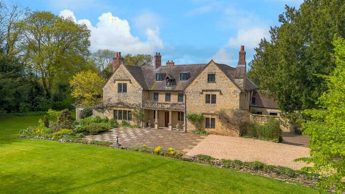 8 Bedroom Detached House For Sale In School Lane, Sherington, MK16