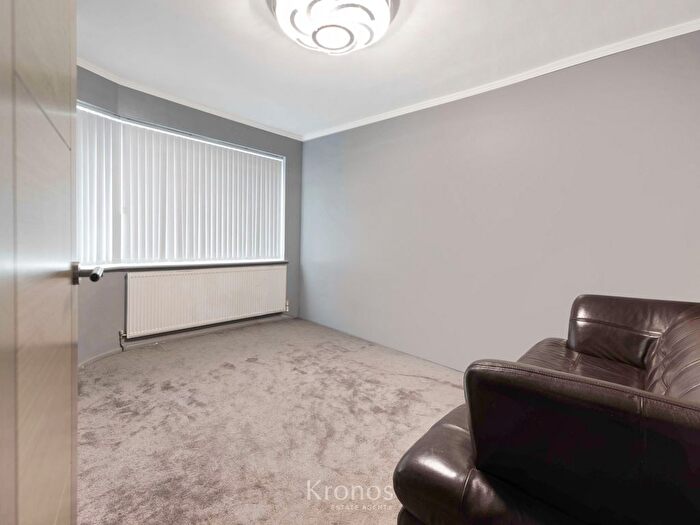 2 Bedroom Maisonette For Sale In Hayes, UB3