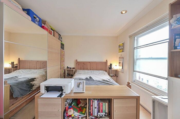 1 Bedroom Flat For Sale In Courtfield Road, South Kensington, London, SW7