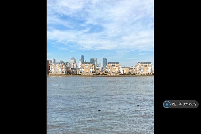 2 Bedroom Flat To Rent In St. Davids Square, London, E14