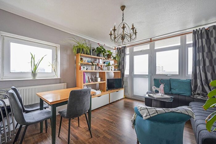 2 Bedroom Flat For Sale In Westland House, Docklands, London, E16
