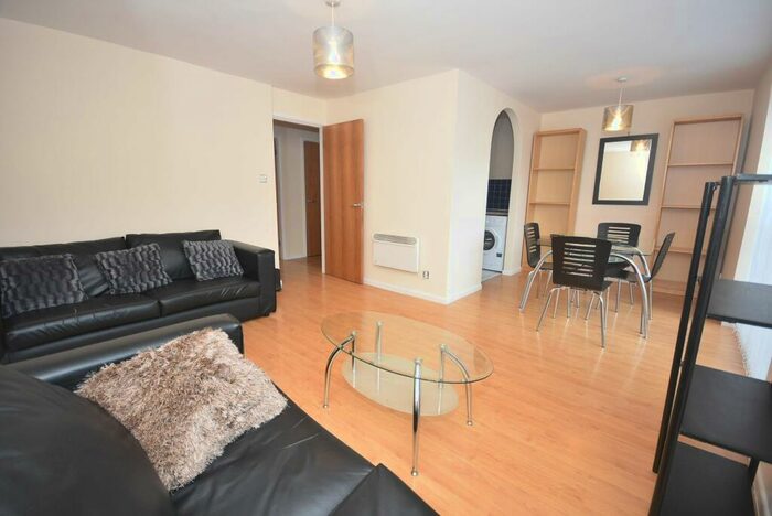 3 Bedroom Flat To Rent In Stretford Rd, Hulme, Manchester, M15