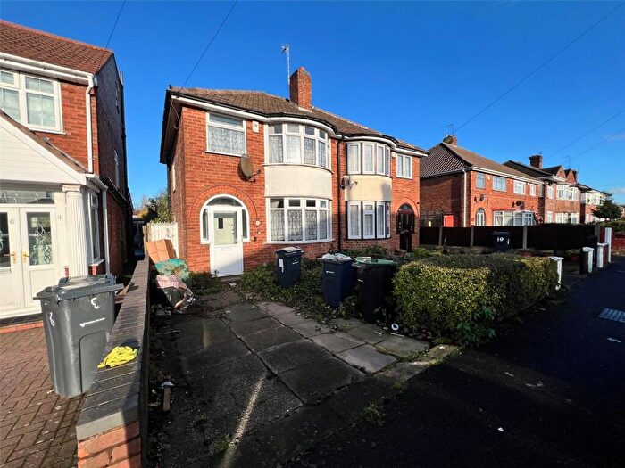 3 Bedroom Semi-Detached House For Sale In Hangleton Drive, Birmingham, West Midlands, B11