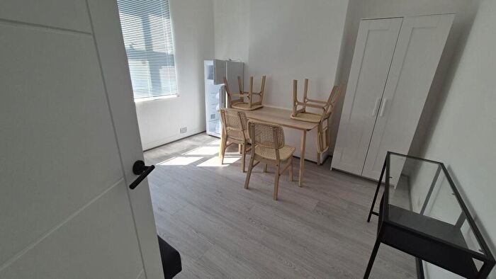 1 Bedroom House To Rent In Victor Road, Harrow, HA2