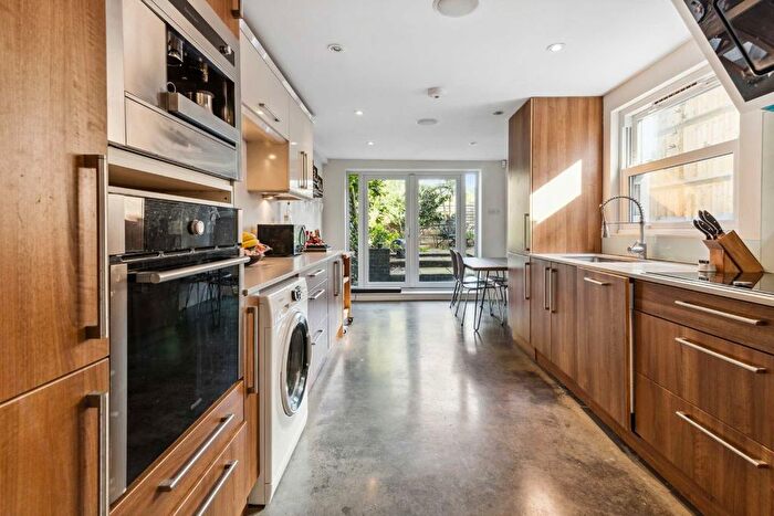 2 Bedroom Terraced House To Rent In Thornbury Road, Clapham, SW2