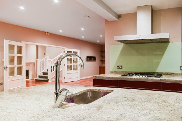5 Bedroom Terraced House To Rent In Bancroft Avenue, East Finchley, N2