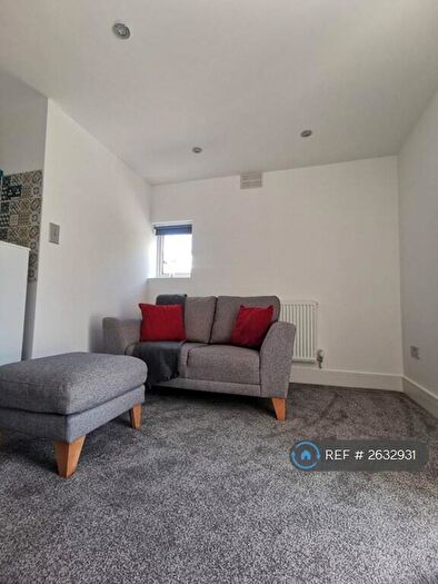 1 Bedroom Flat To Rent In Crescent Court, Reading, RG1