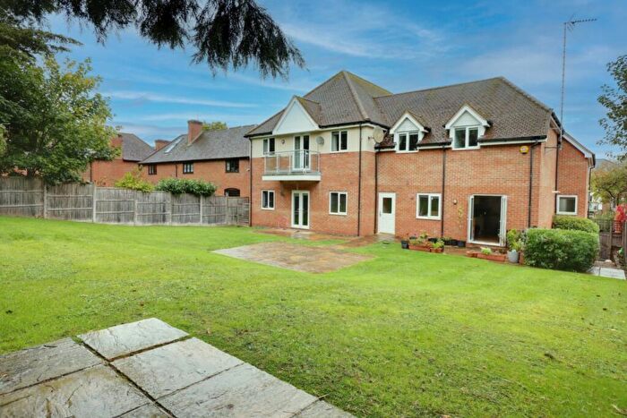 2 Bedroom Duplex For Sale In Bassetsbury Lane, HP11