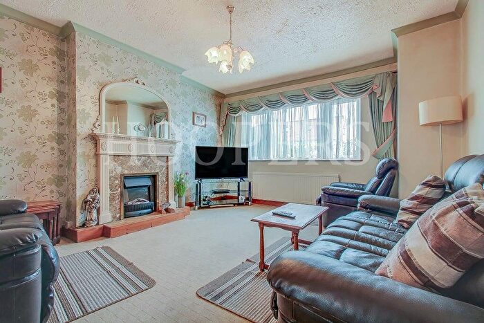 3 Bedroom Semi-Detached House For Sale In Clifford Way, London, NW10