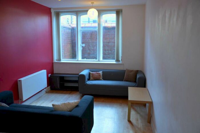 2 Bedroom Flat To Rent In Apt Dain Court, B29