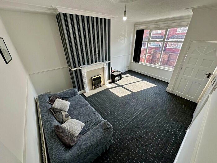 2 Bedroom Terraced House To Rent In Berkeley Avenue, Leeds, LS8