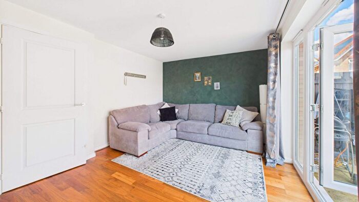 3 Bedroom Property For Sale In Field Rose, Weston Turville, Aylesbury, HP22