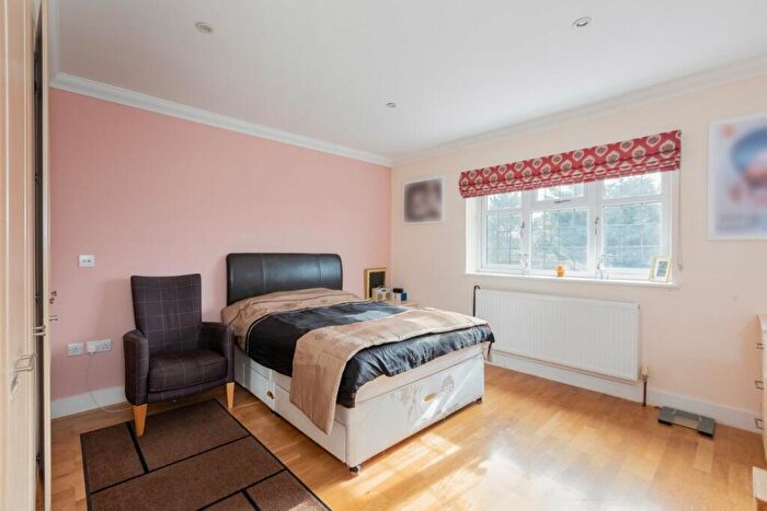 5 Bedroom Detached House For Sale In Buckland Avenue, Langley, SL3