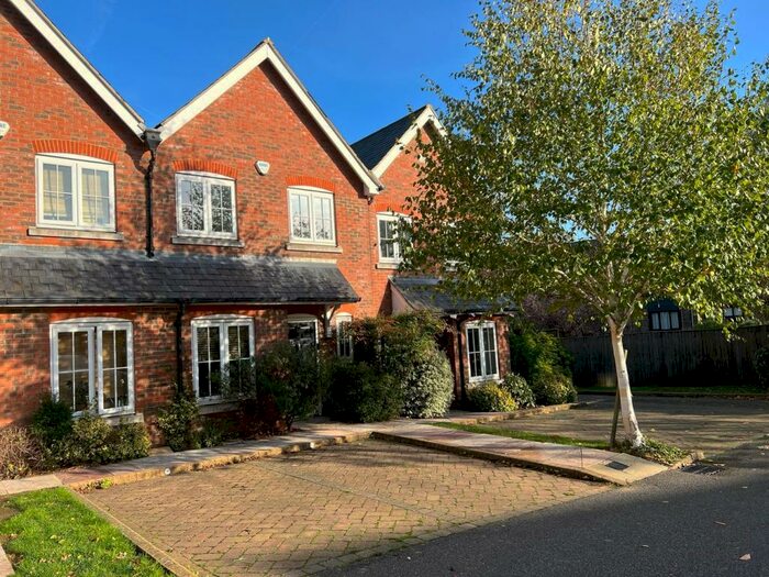 3 Bedroom Terraced House To Rent In Great North Road, Hatfield, AL9