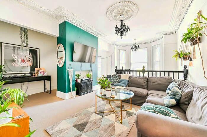 2 Bedroom Flat To Rent In Trinity Road, Tooting Bec, London, SW17