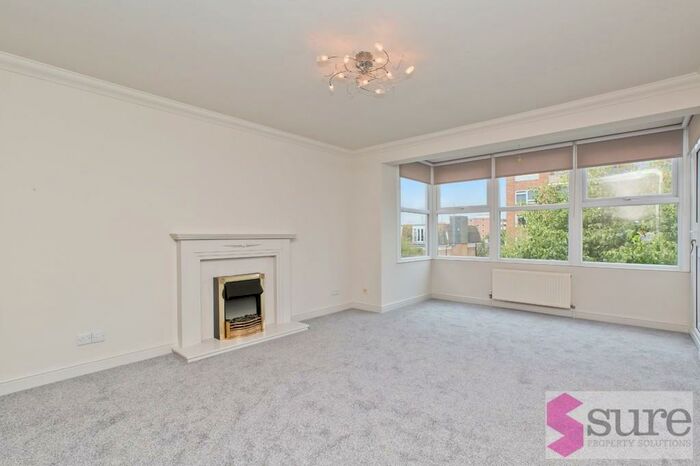 2 Bedroom Flat To Rent In Copthorne Court, Hove, BN3