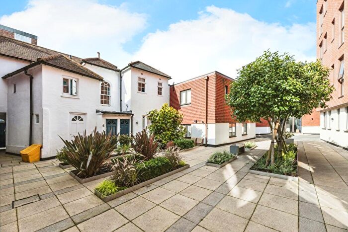 1 Bedroom Flat For Sale In Chertsey Street, Guildford, Surrey, GU1