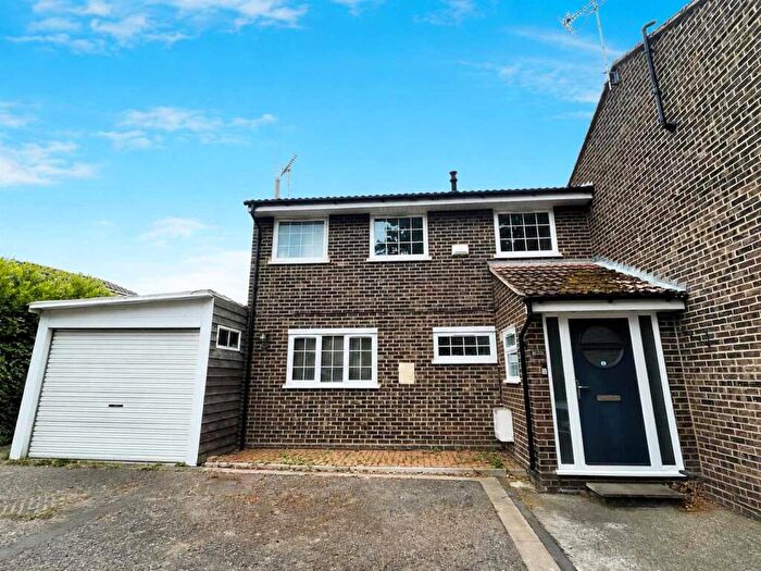 3 Bedroom End Of Terrace House For Sale In Violet Close, Springfield, Chelmsford, CM1