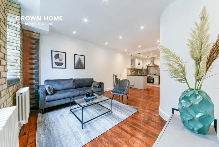 1 Bedroom Apartment To Rent In Pear Tree Court, Farringdon, EC1R