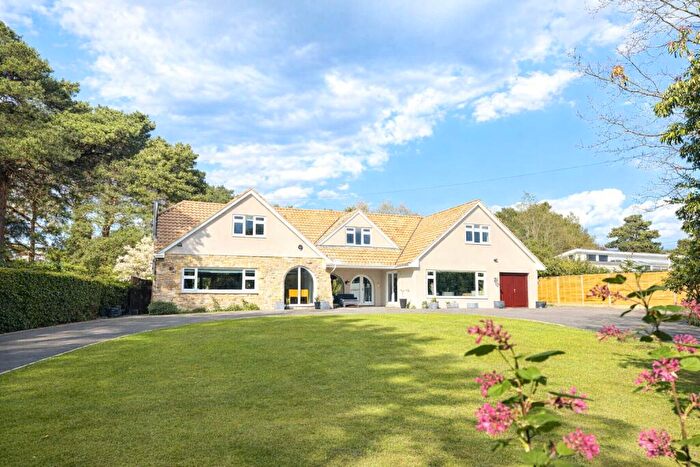 4 Bedroom Detached House For Sale In St. Ives Park, Ashley Heath, Ringwood, Dorset, BH24