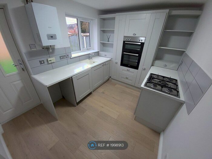 3 Bedroom Semi-Detached House To Rent In Falcon Close, Doncaster, DN6