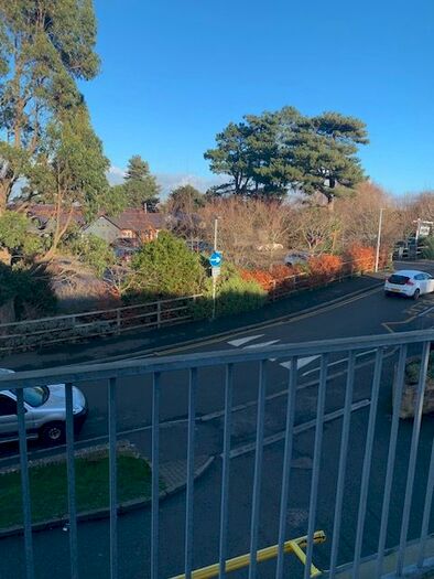 2 Bedroom Flat To Rent In Wentworth Avenue, Colwyn Bay, LL29