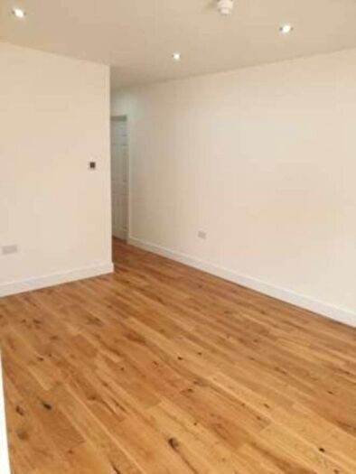 1 Bedroom Flat To Rent In The Crescent, Slough, SL1