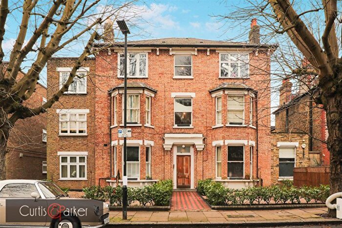 2 Bedroom Flat For Sale In Grosvenor Road, Chiswick, W4