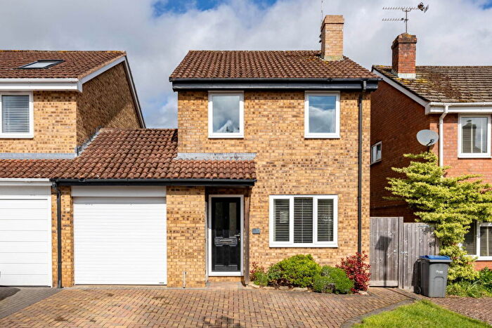 3 Bedroom Link Detached House For Sale In Tropenell Close, Corsham, SN13
