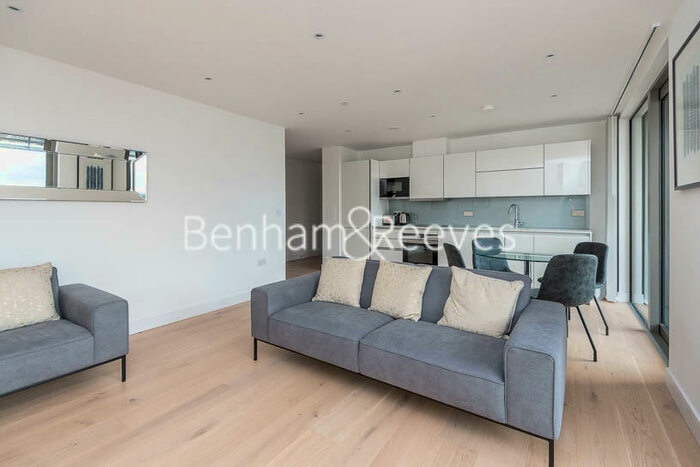 2 Bedroom Apartment To Rent In East Ferry Road, London, E14