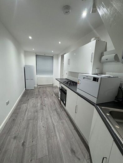 1 Bedroom Flat To Rent In Havering Gardens, Romford, RM6